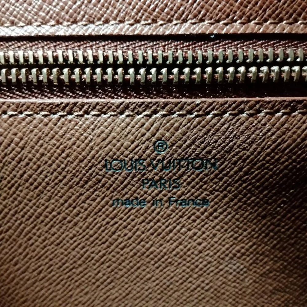 Authentic Louis Vuitton Saint Cloud GM Monogram Canvas Crossbody/Shoulder Bag - Picture 15 of 16